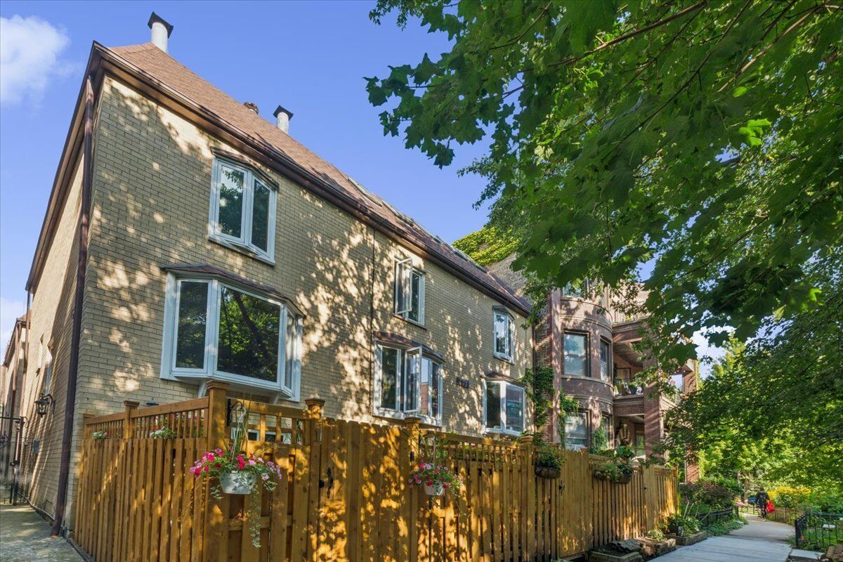 Property Photo:  2856 N Burling Street 5  IL 60657 