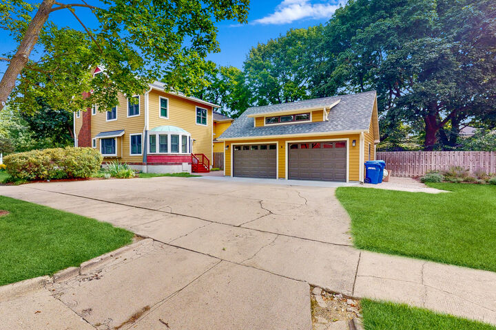 Property Photo:  523 Prairie Street  IL 60174 