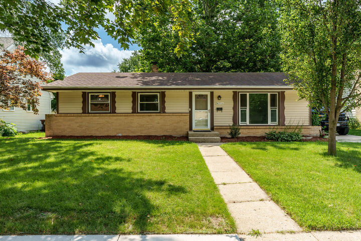 Property Photo:  4715 Cleveland Avenue  IL 61108 