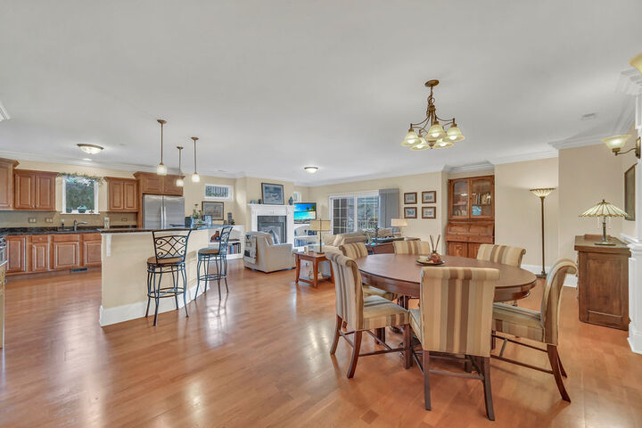 Property Photo:  405 W Pierce Road 301  IL 60143 