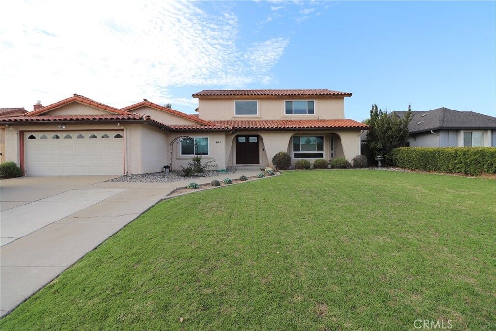 Property Photo:  565 Clubhouse  CA 93455 