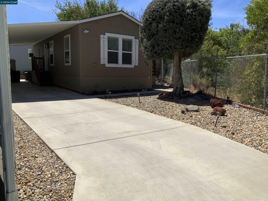 Property Photo:  174 Sunset Way  CA 94565 