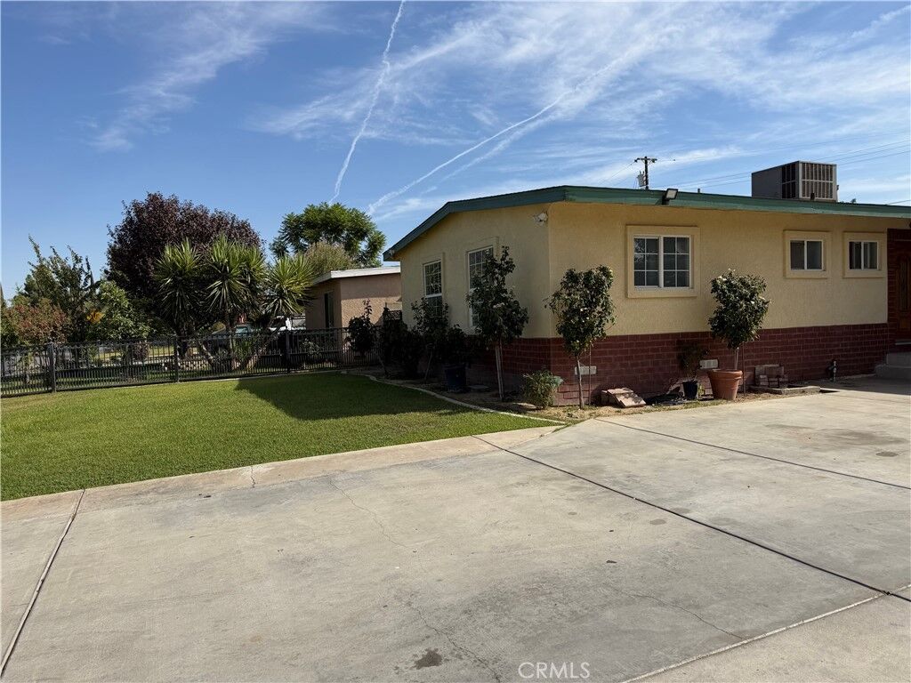 Property Photo: 2601 Dore Drive CA 93304