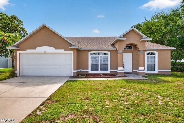 Property Photo:  903 SE 5th Avenue  FL 33990 