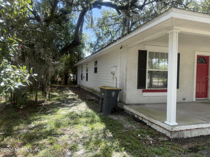 Property Photo: 3719 Brentwood Boulevard FL 32206