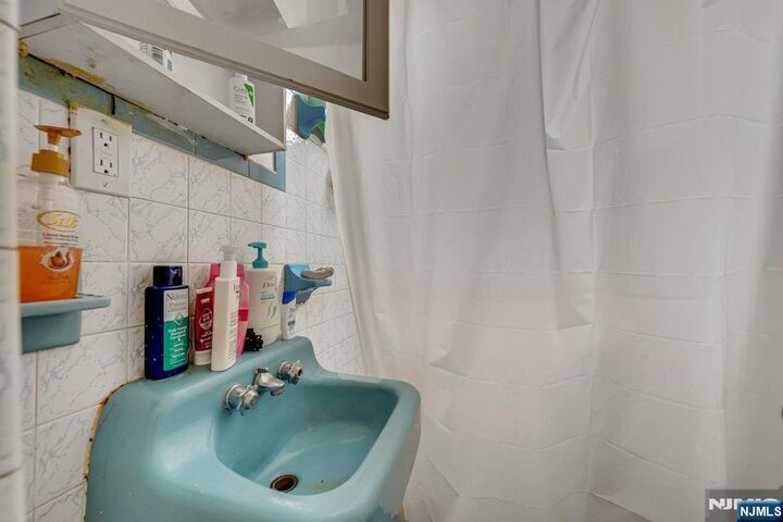 Property Photo:  56 Madison Street  NJ 07105 