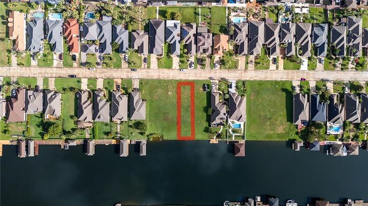 Property Photo: 1454 Royal Palm Drive LA 70458