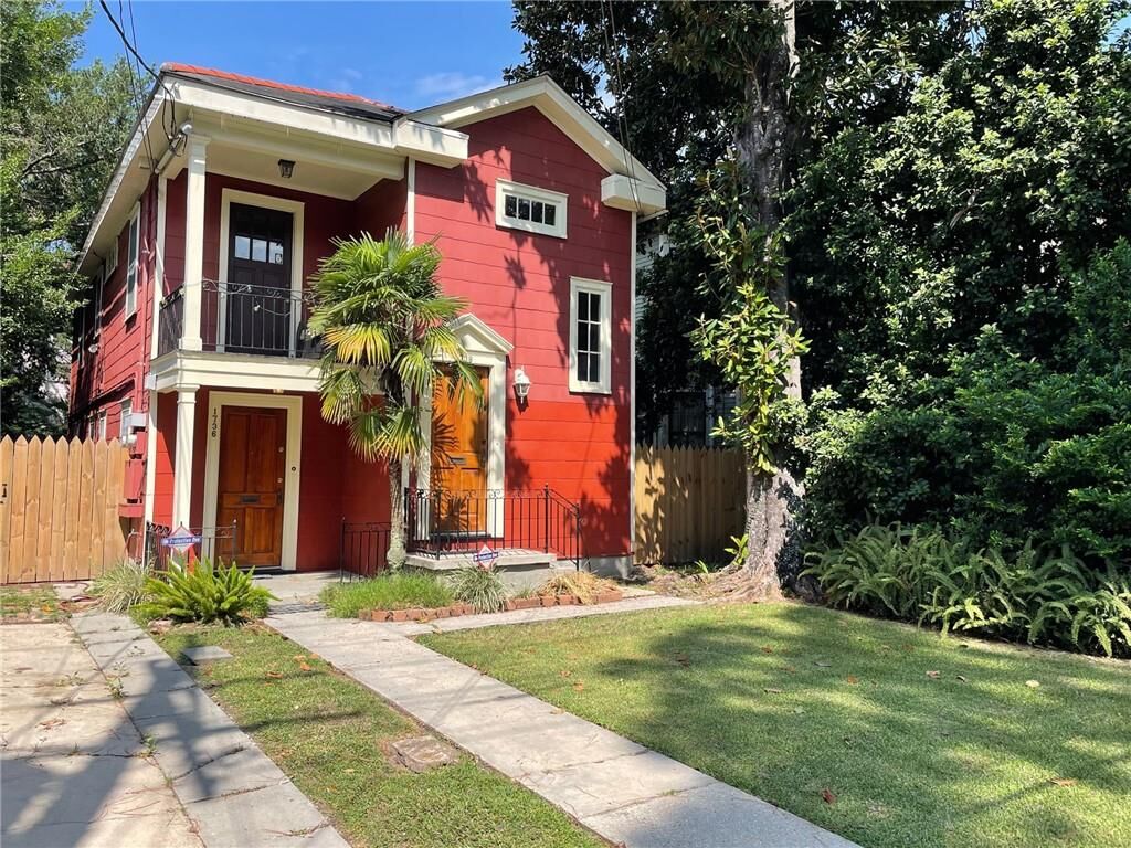Property Photo:  1736 Bordeaux Street  LA 70115 