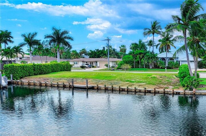 Property Photo: 1511 Jamaica Ct FL 34145