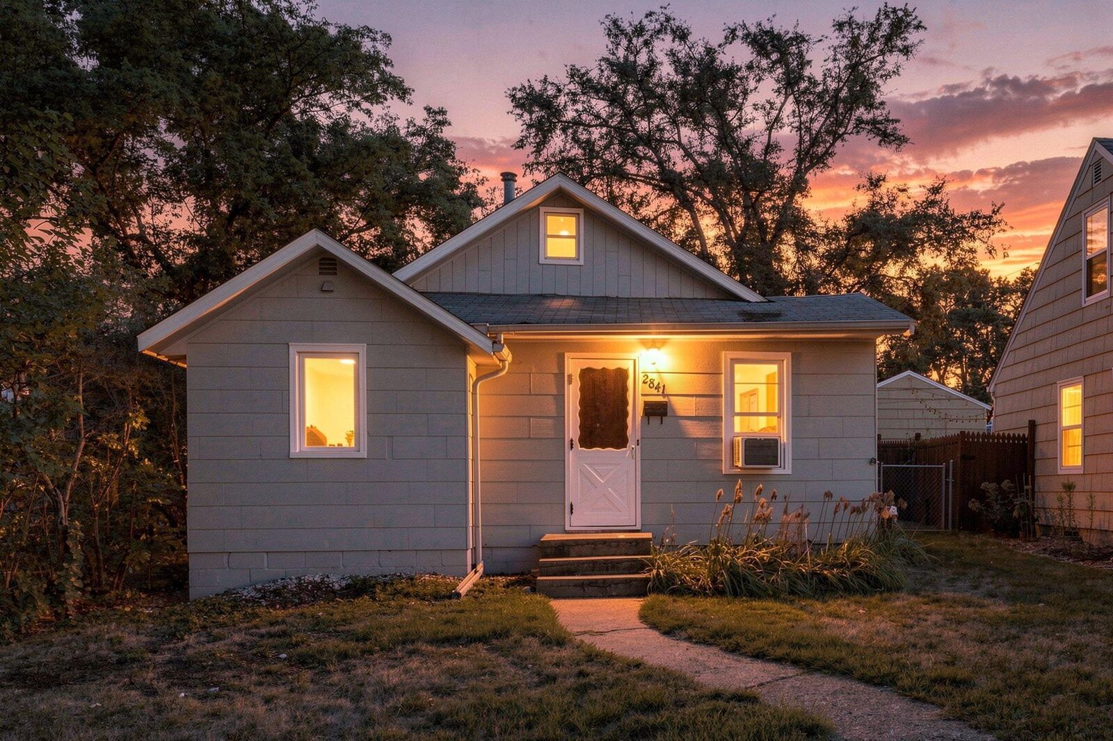 Property Photo:  2841 Blackstone Avenue  MN 55416 