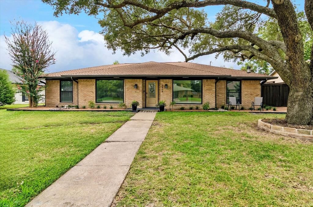 Property Photo: 2404 Kimberly Lane TX 75075