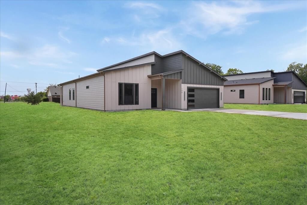 Property Photo:  108 W Dogwood Trail  TX 75087 