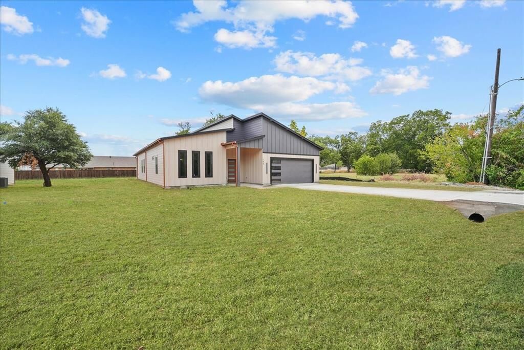 Property Photo:  106 W Dogwood Trail  TX 75087 