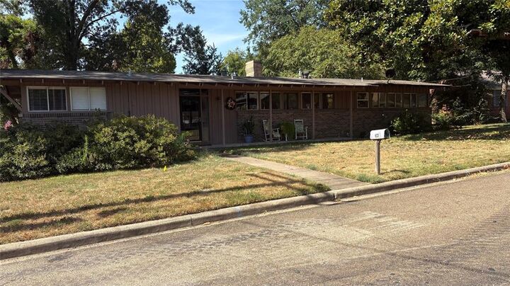Property Photo:  306 E Pine  TX 75494 