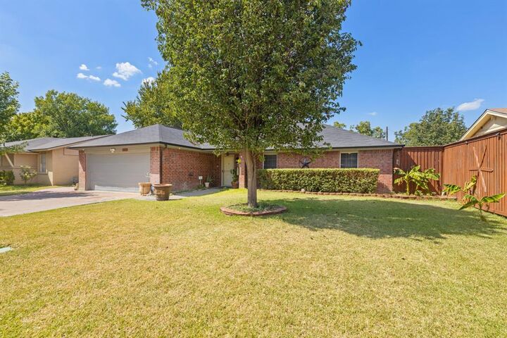 Property Photo:  2505 Cloverdale Street  TX 76010 