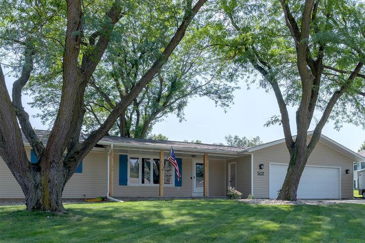 Property Photo: 507 3rd St SE IA 51250