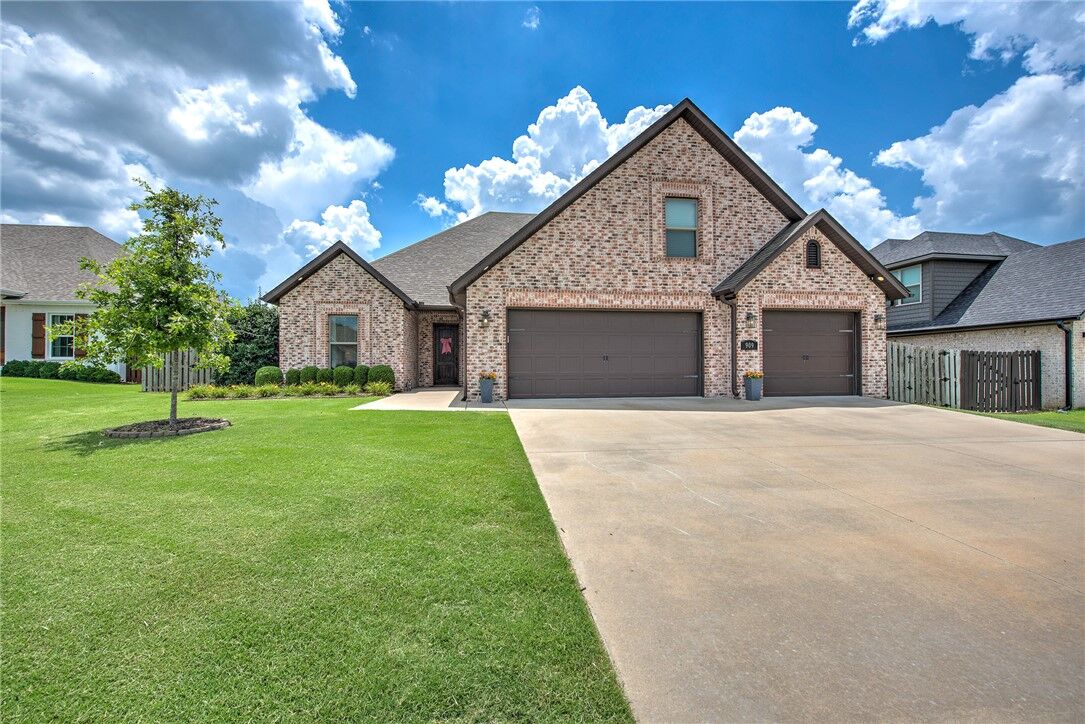 Property Photo: 909 Via Firenze Avenue AR 72762