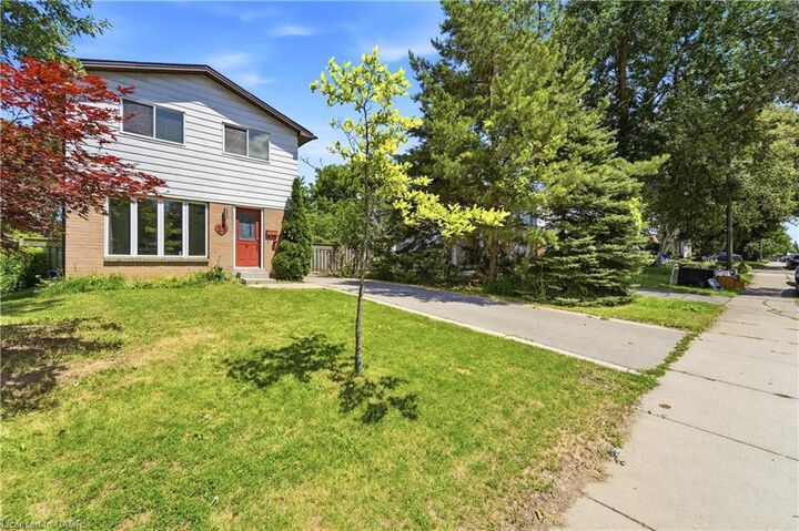 Property Photo:  23 Heatherdale Place  ON L9C 6K7 