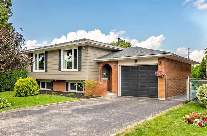 Property Photo: 118 Tyrone Drive ON L9C 2N1