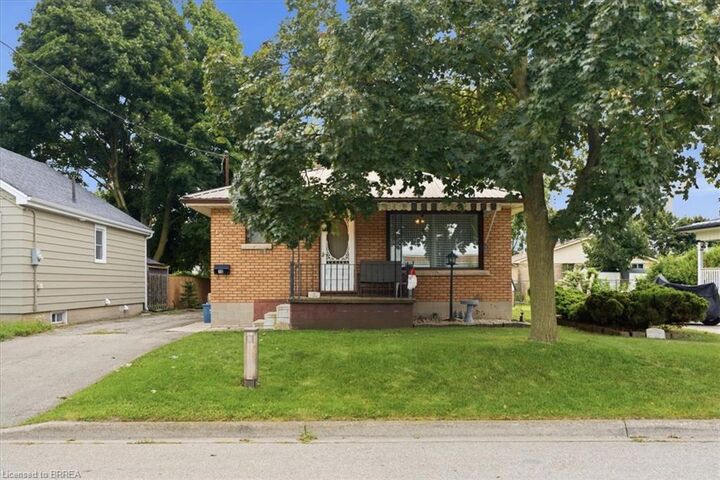 16 Mintern Avenue — photo 1