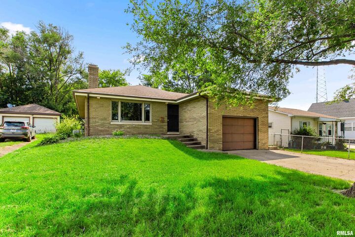 Property Photo: 1414 Morton Street IL 61554