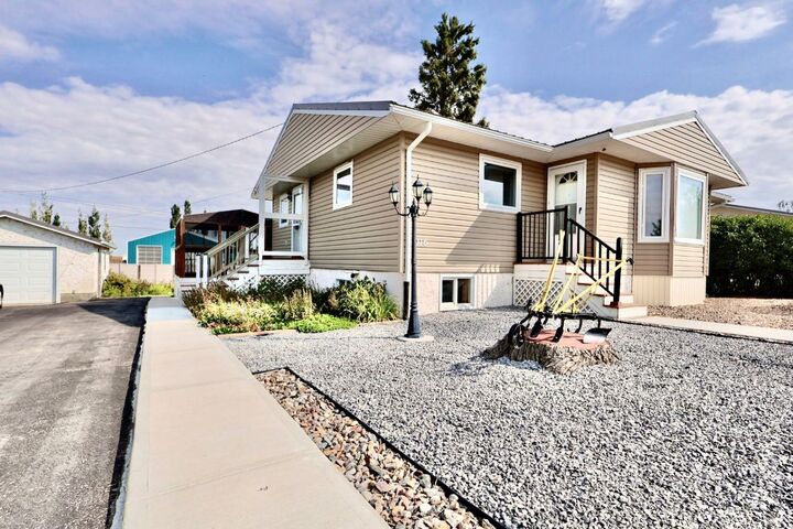 Property Photo:  116 1 Avenue E  AB T0J 0A0 