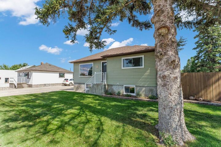 Property Photo: 6 5 Street NE AB T0J 2P0