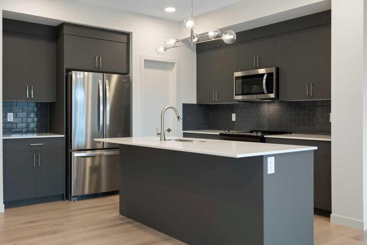 Property Photo: 18 Heritage Heath AB T4C 3L3