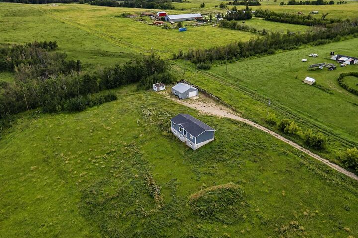 Property Photo: 23515 Township Road 402 AB T4M 0X9