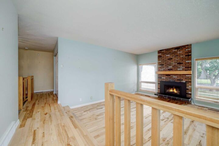 Property Photo:  94 Meadowlark Boulevard  AB T1H 4J4 
