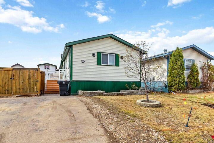 240 McKinlay Crescent — photo 1