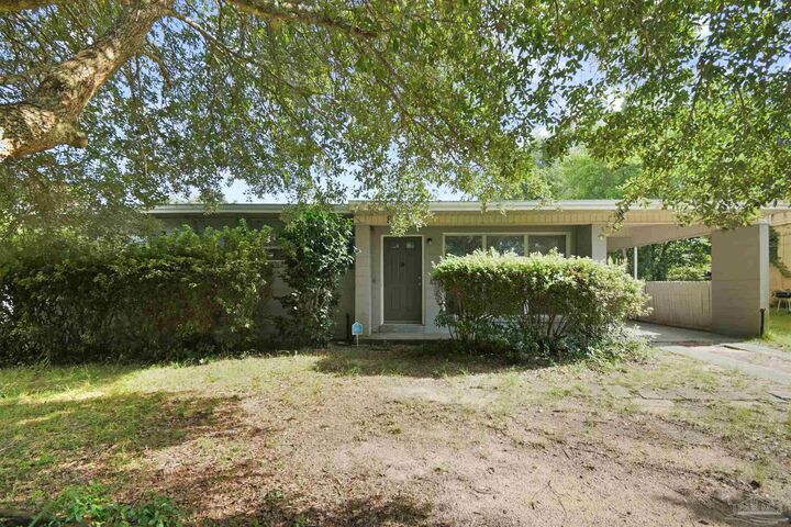 Property Photo:  815 Woodland Dr  FL 32503 
