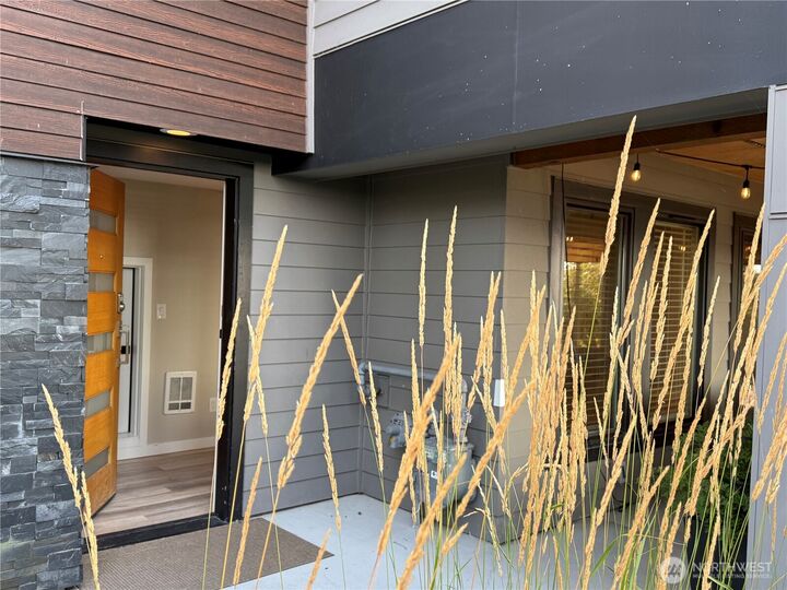 Property Photo: 11006 83 Avenue NE B WA 98034
