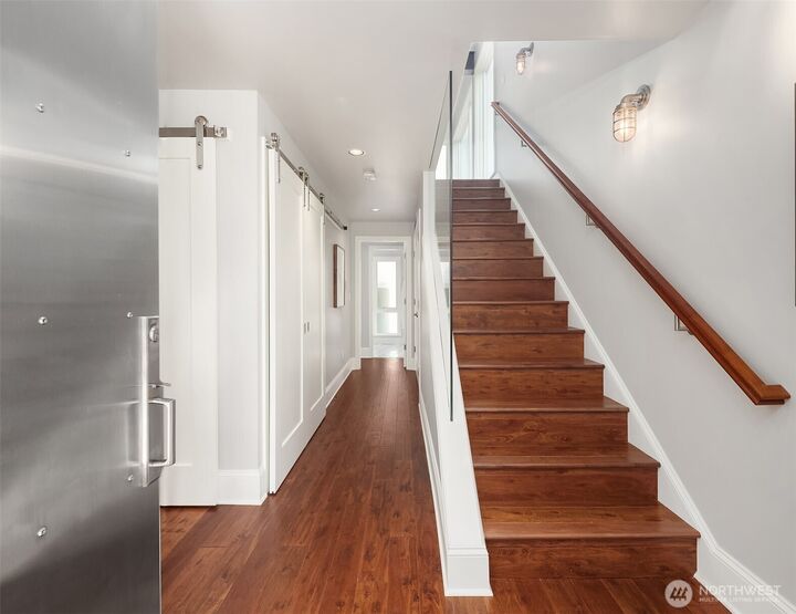 Property Photo:  2821  Fairview Avenue E Unit 4  WA 98102 