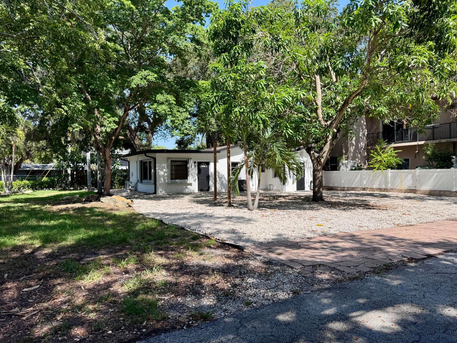 Property Photo: 2390 SW 18th Avenue FL 33315