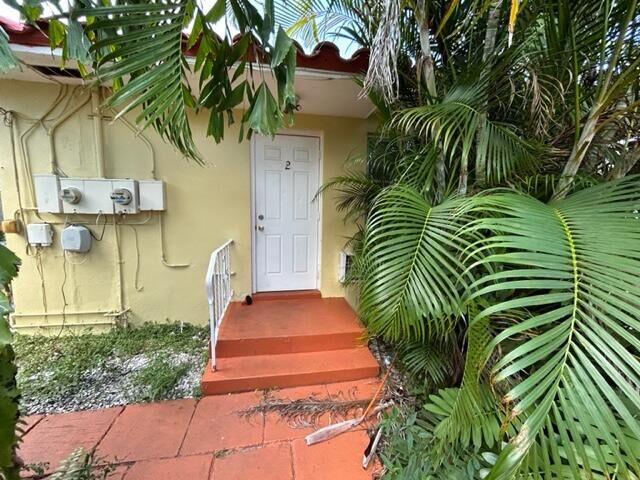 Property Photo:  1930 Pierce Street 1-4  FL 33020 