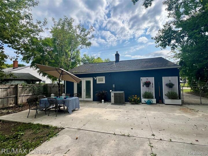 Property Photo: 315 Common Street MI 48390