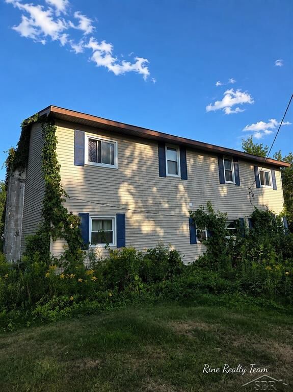 Property Photo:  2561 E Manor Road  MI 48703 
