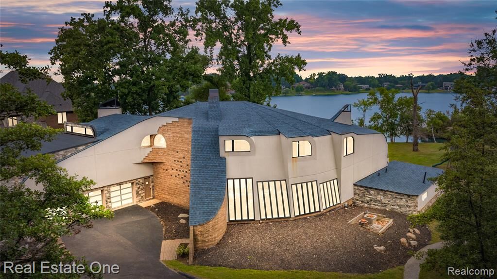 Property Photo: 1440 Lochridge Road MI 48302
