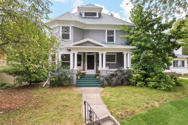Property Photo:  204 Edgewood Street  MI 49201 