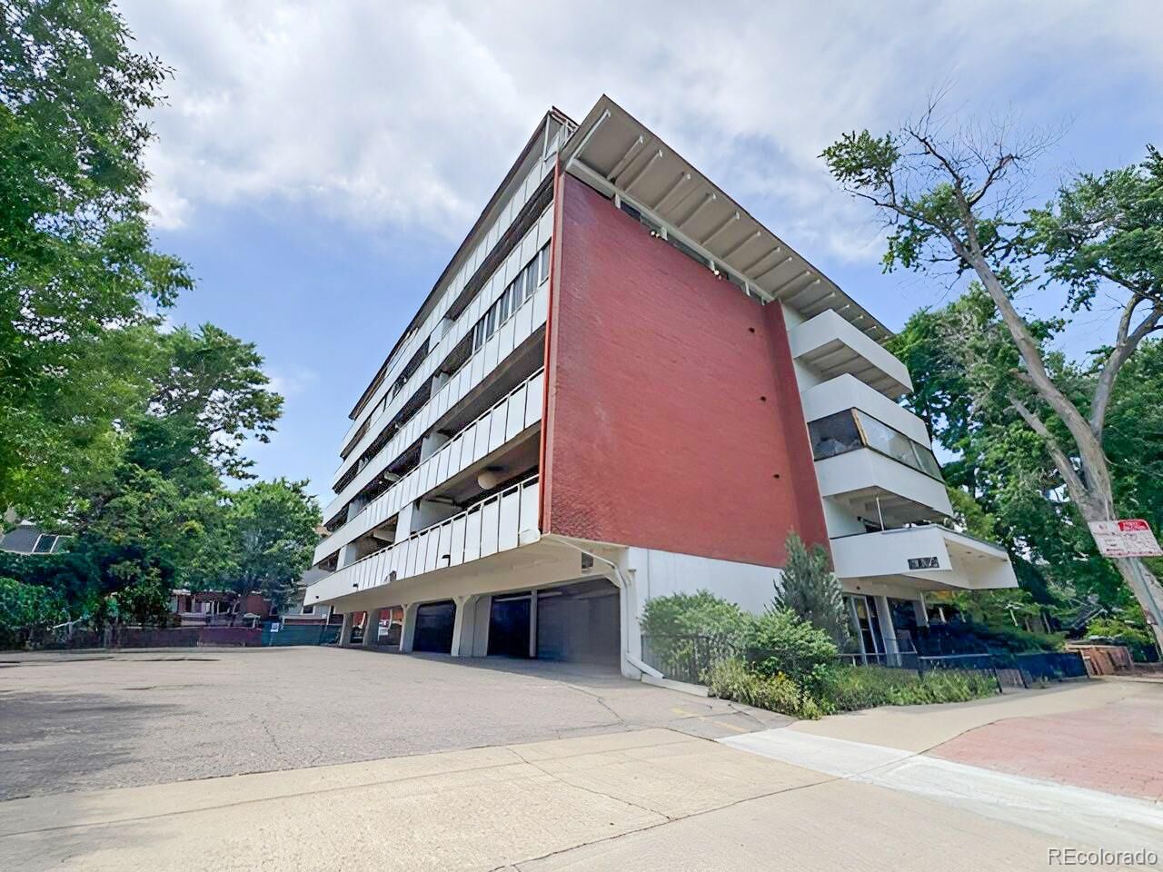 Property Photo: 937 N Clarkson Street 206 CO 80218