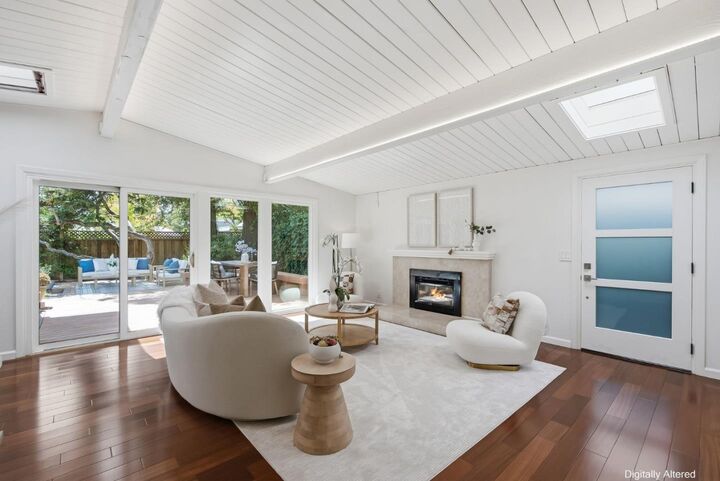 Property Photo:  952 Dennis Drive  CA 94303 