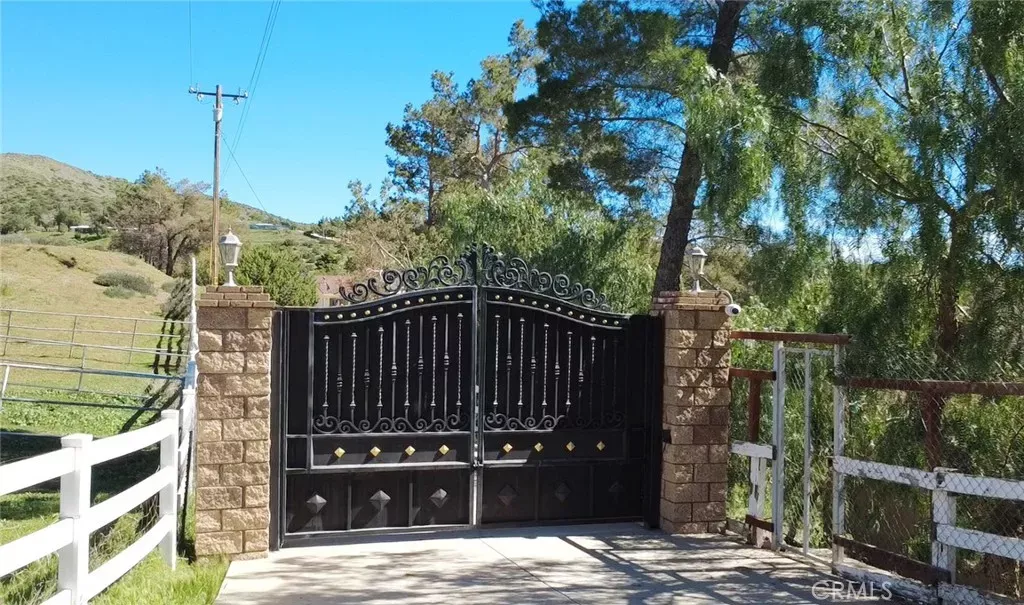 Property Photo: 33716 Hubbard CA 93510