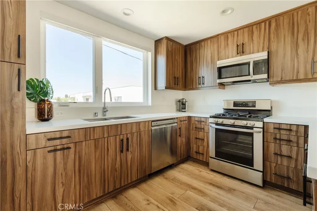 Property Photo:  5623 N Bella Blanco  CA 91601 