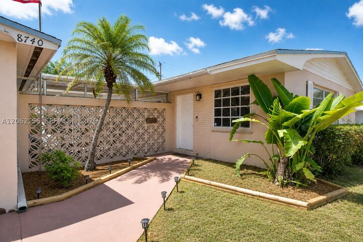 Property Photo: 8740 SW 191st St FL 33157