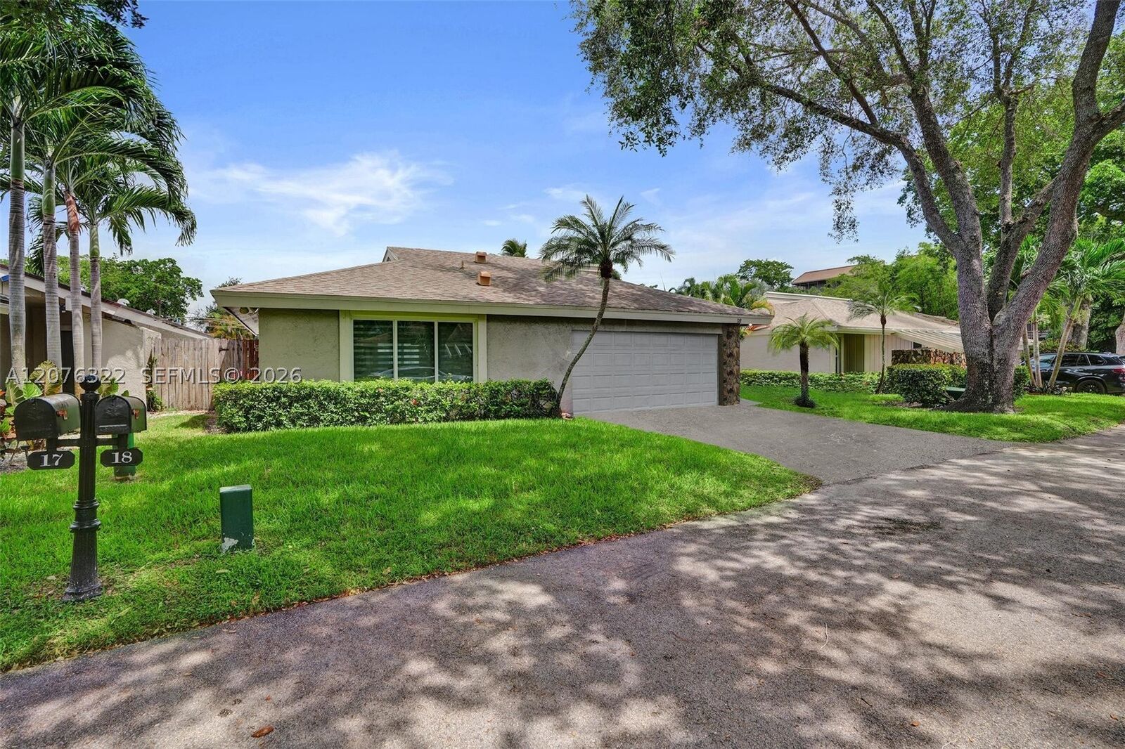 Property Photo:  18 Boxwood Rd  FL 33021 