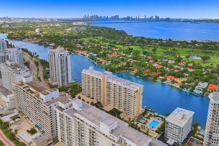 Property Photo: 5600 Collins Ave 11C FL 33140