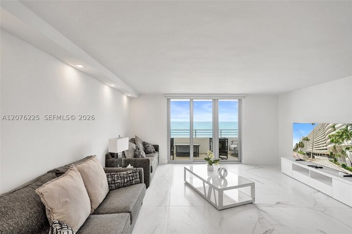 Property Photo: 5555 Collins Ave 9M FL 33140