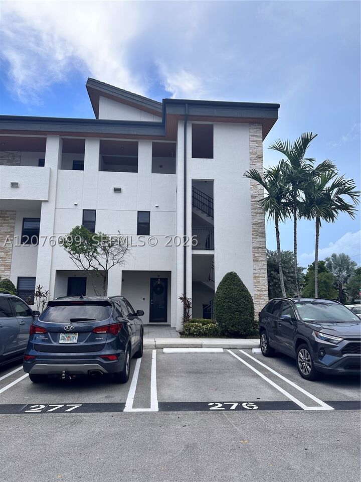Property Photo: 10437 NW 82nd St 35 FL 33178