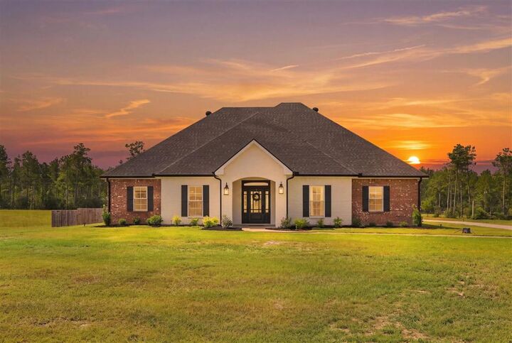 Property Photo:  461 Midkiff Road  LA 70652 